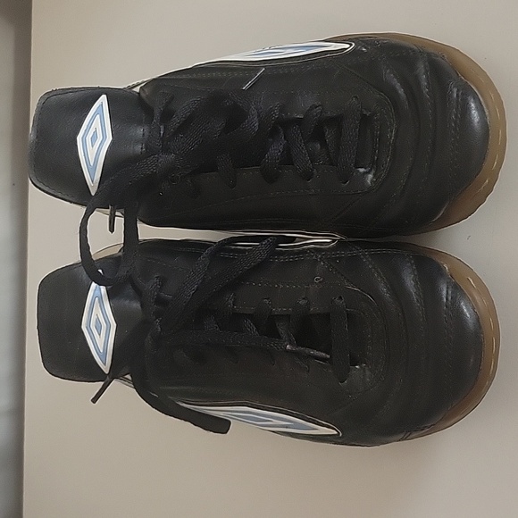 UMBRO Shoes Men's Size 10 Black and White a touch of Blue - Picture 2 of 8